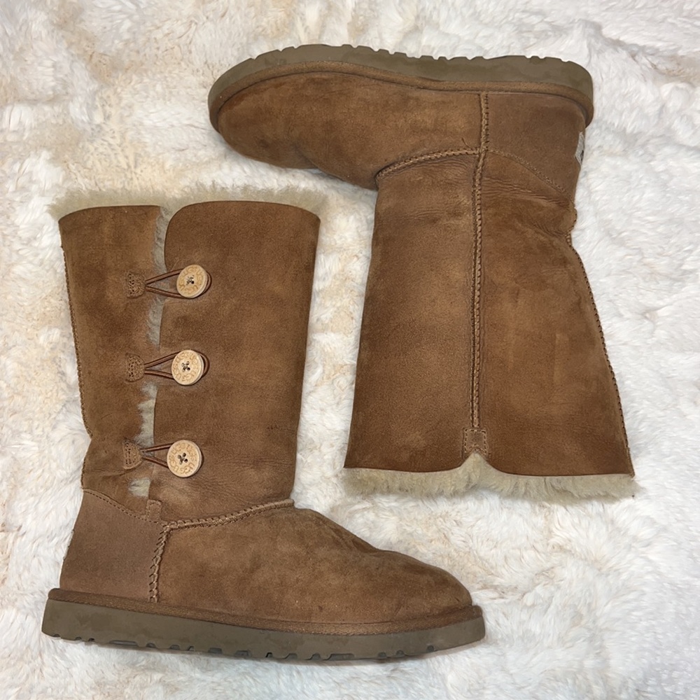 UGG Bailey Button Triple - Picture 2 of 5